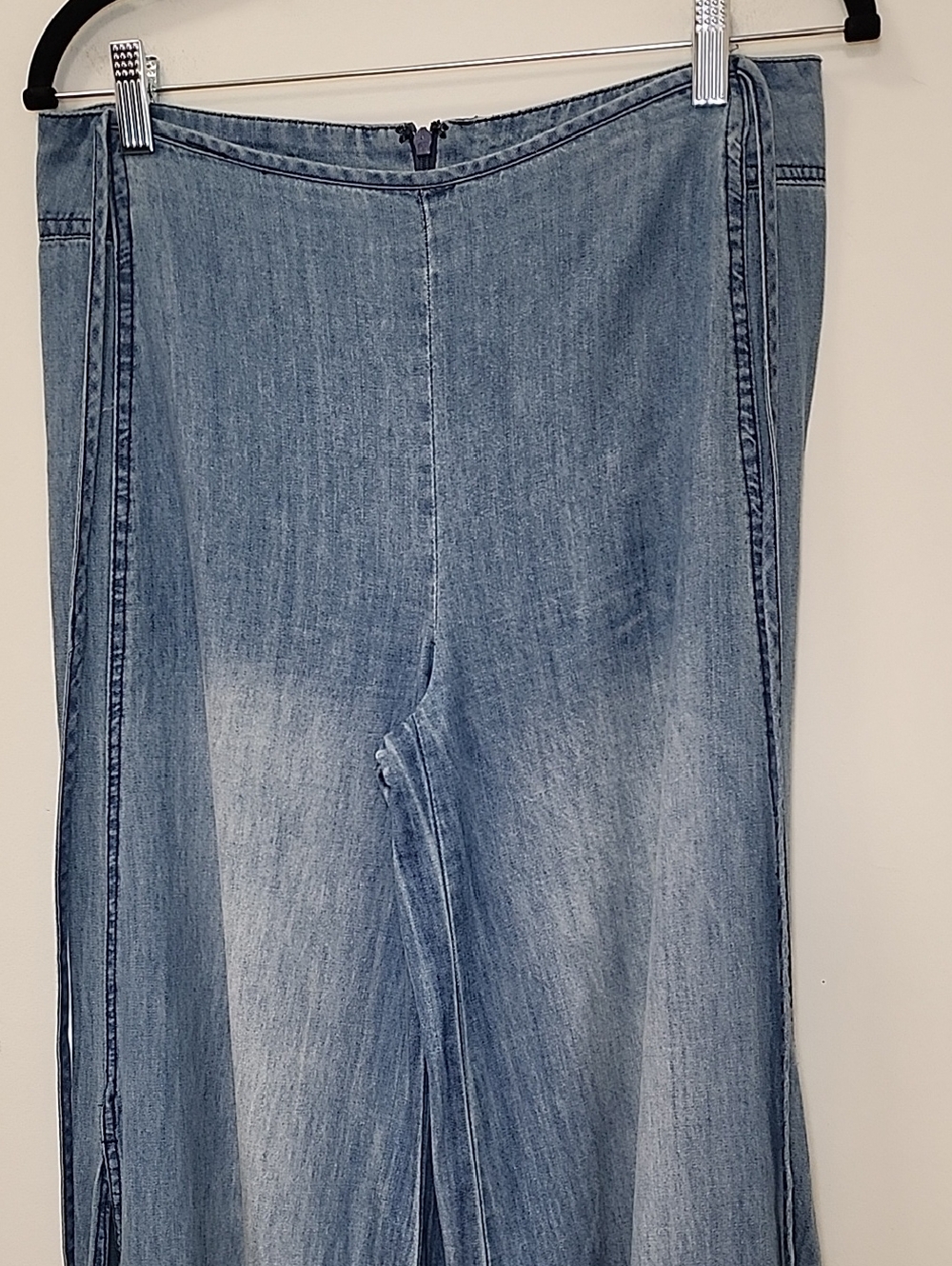 Free People Ramona Apron pant light wash  wide leg and side slits Size 4 - Picture 5 of 16